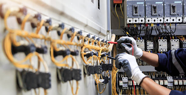 Professional Electrician technician working in Heritage Hills, NY